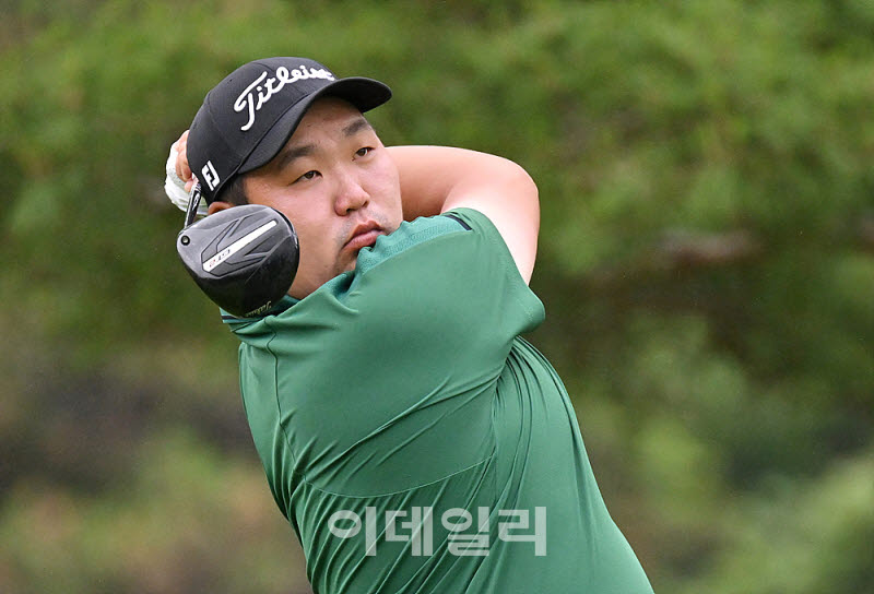 [포토] 김찬우, 강한 파워샷으로 우승을 노린다