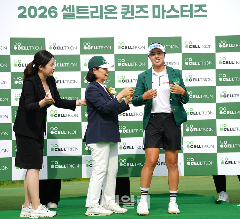 [포토]서교림,생애 첫 우승 재킷 좋다