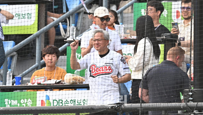 [포토]젠슨 황, 신나는 댄스타임
