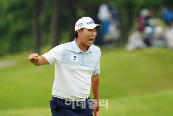 2년 전 임성재와 맞섰던 18세 유망주, KPGA 선수권 최연소 챔피언 등극