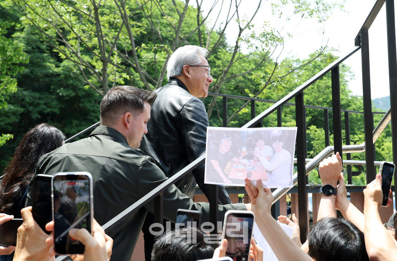 [포토] 서울대 공대 방문하는 엔비디아 젠슨 황