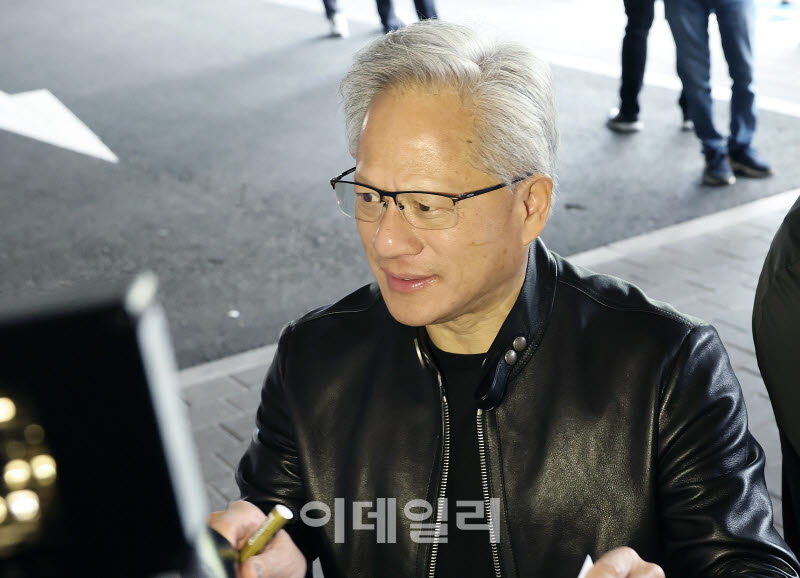 [포토] 젠슨 황 서울대 공대 방문