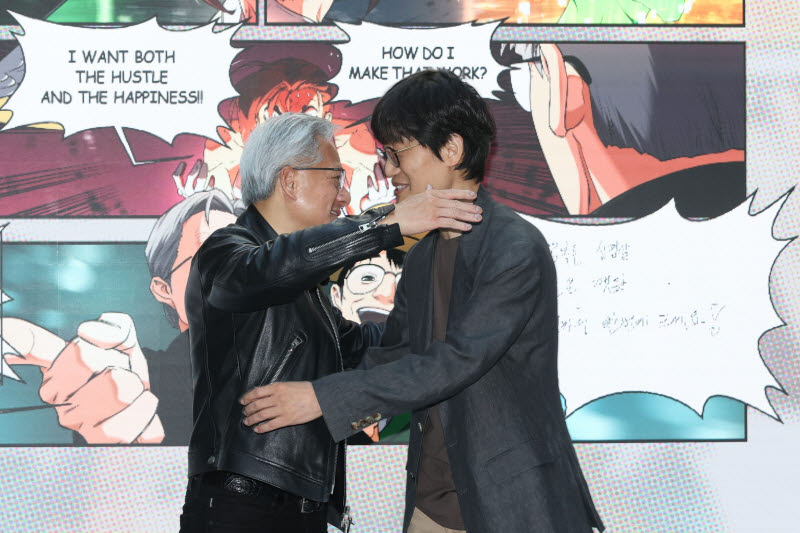 [포토]포옹하는 젠슨 황-이해진