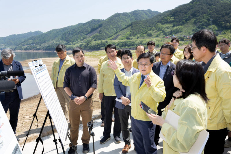 기후부, 소양호 붕어 폐사 원인 발표…'산소 부족·면역 저하' 복합 작용