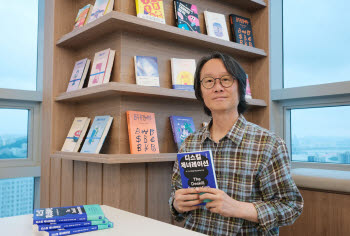 "AI '딸깍' 너머의 힘…스스로 생각하는 사람만 살아남는다"