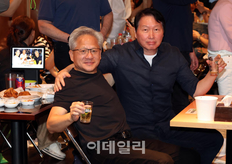 젠슨황과 먹방 회동, 시민에 다가선 총수
