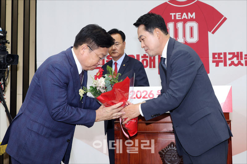 [포토]정점식, '국민의힘 신임 원내대표에 선출'