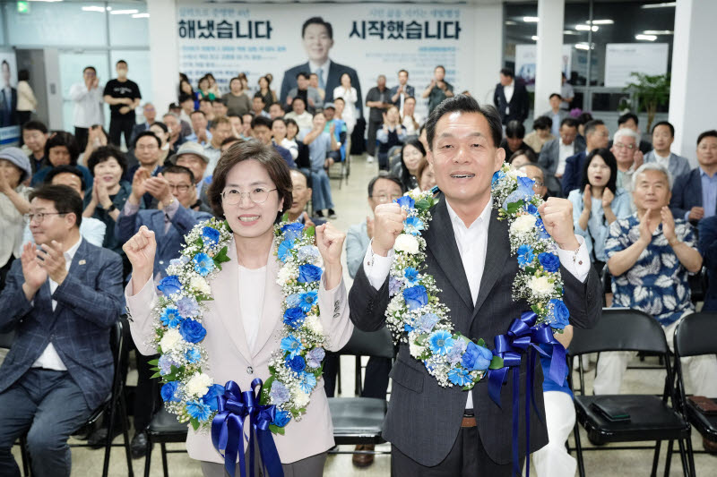 '학연 텃세'깨고…민심 싹쓸이한 이재준 수원시장