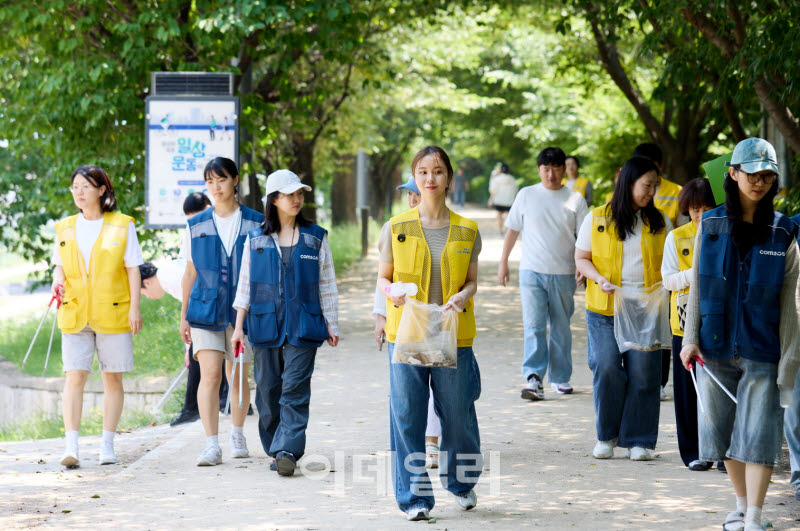 [포토] 금천구-컴투스, 안양천 플로깅
