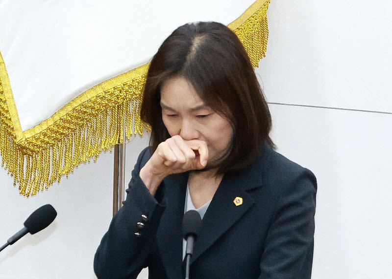 [포토]눈시울 붉어진 최호정 서울시의회 의장