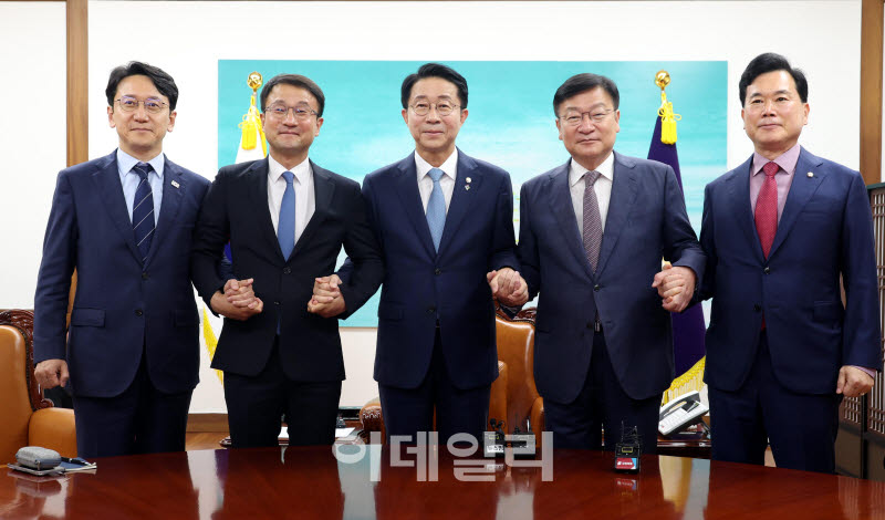 [포토]국회의장 주재, 여야 원내대표 회동