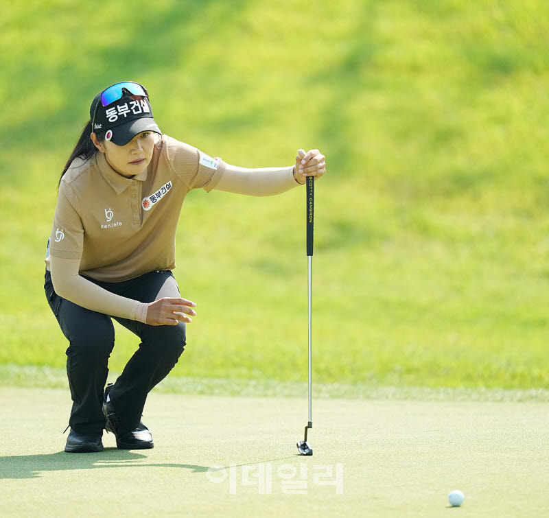 [포토]장수연,버디가 보인다