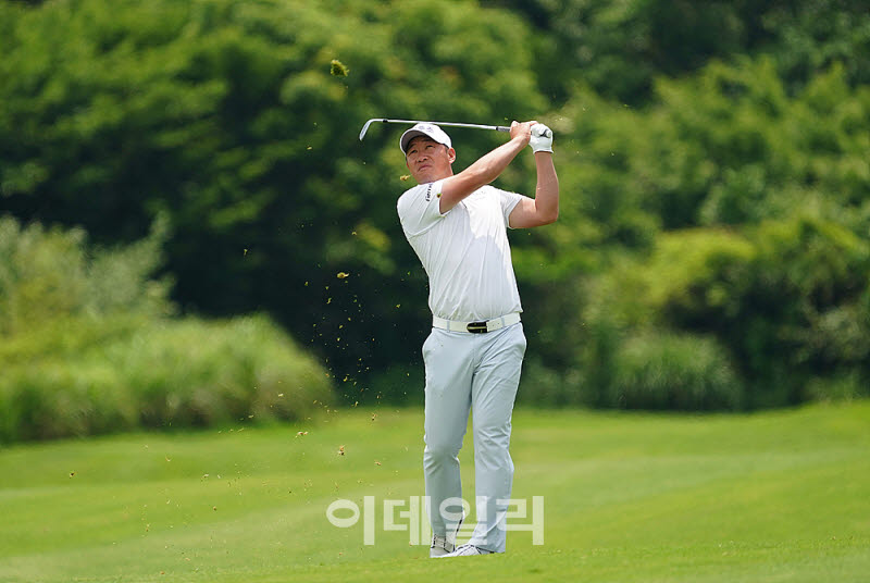 [포토] 강경남, 노련하게