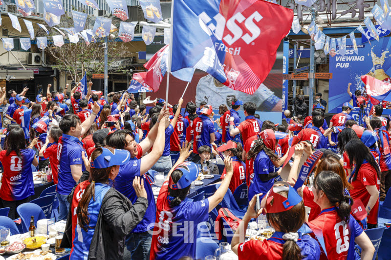 [포토]‘카스 뷰잉펍에 울려퍼진 월드컵 함성'