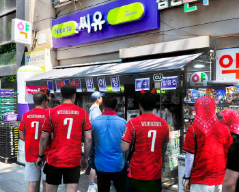 '한낮 월드컵'에 편의점서 무알콜맥주 판매 1300% 급증