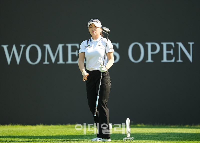 [포토]조아연,타구 방향은 정확해