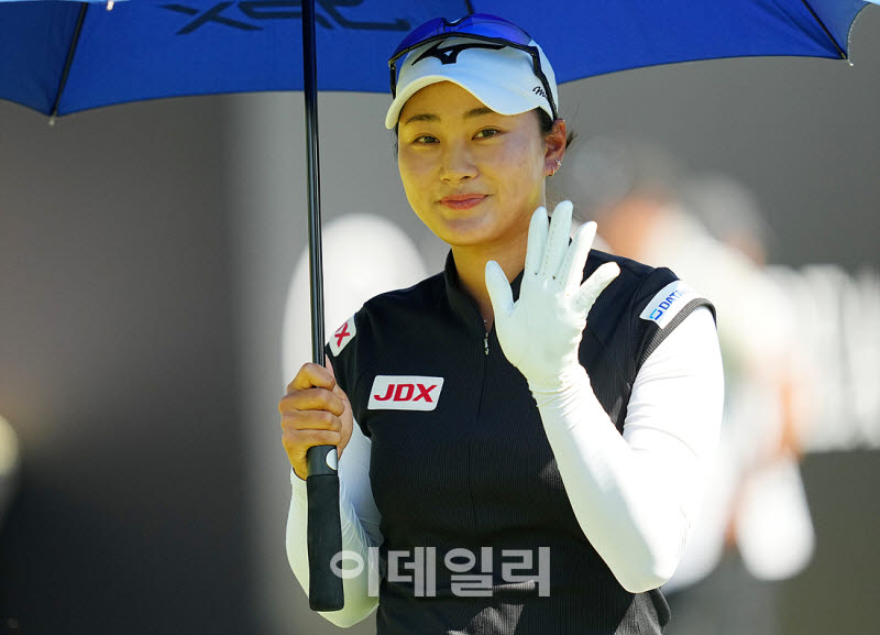 [포토]전승희,수줍은 손인사