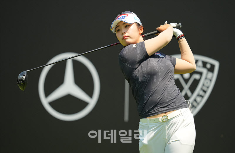 [포토]김지윤,강한 연습 스윙