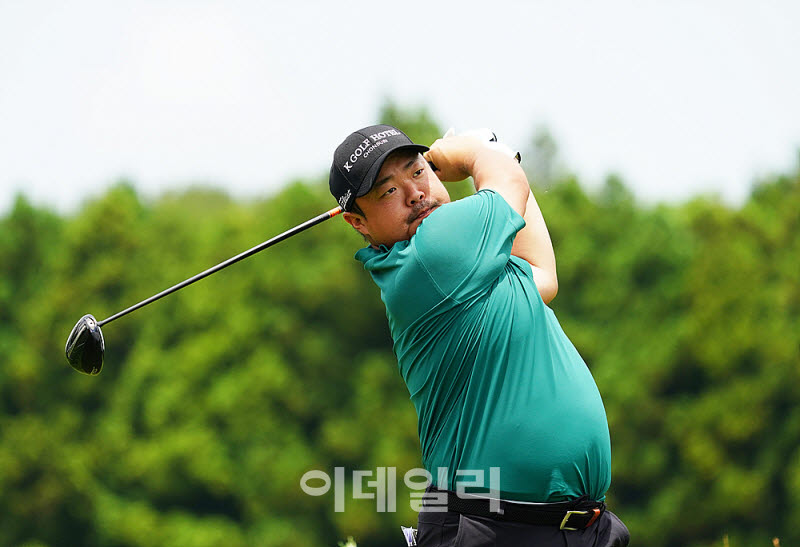[포토] 유송규, 강력한 샷으로 우승을 넘본다