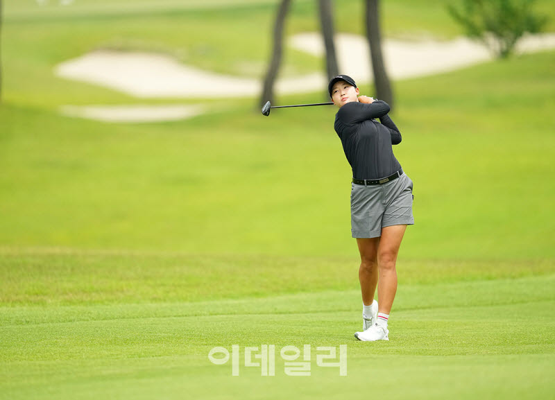 [포토]김민솔,파5 투온을 향하여