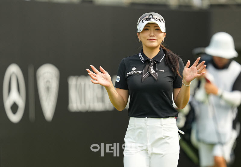 [포토]조아연,최종일 밝은 두손 인사