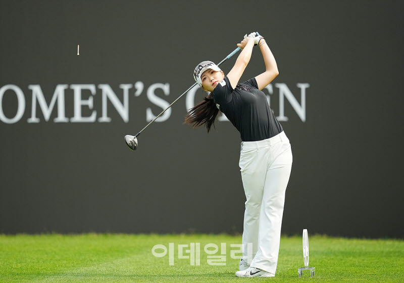[포토]조아연,타수를 줄여 순위를 올린다
