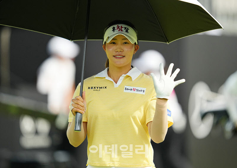 [포토]고은혜,최종일 차분한 손인사