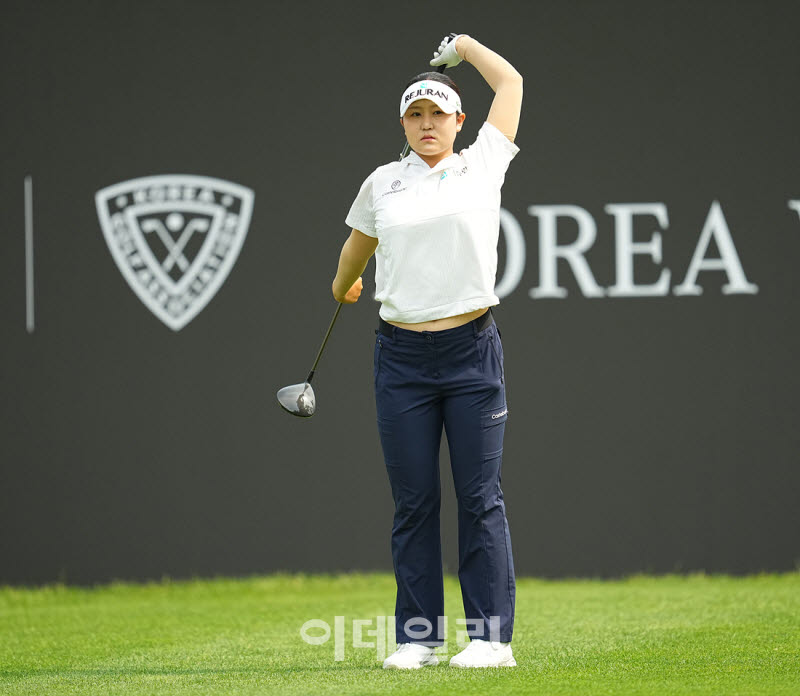 [포토]윤수아,어깨를 잘풀어줘야죠
