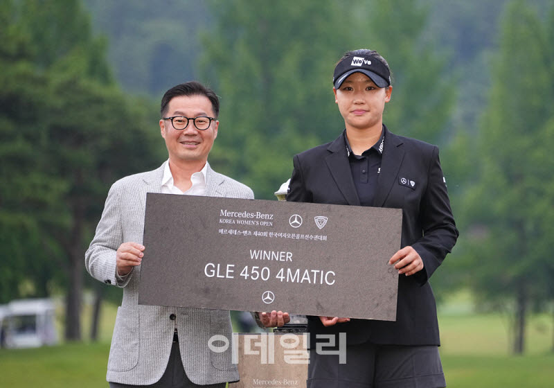 [포토]김민솔,우승 부상은 최고급 벤츠입니다