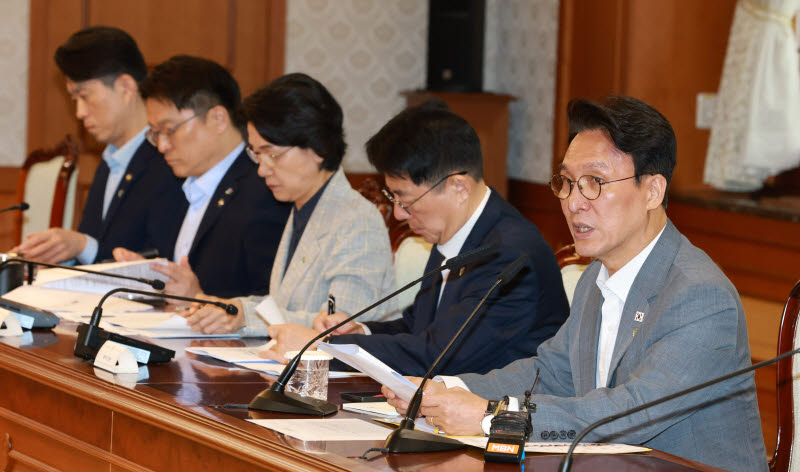 [포토]김민석 총리, 제3차 국토공간 대전환 범정부 추진협의회 주재