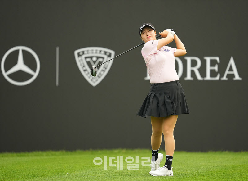 [포토]한진선,최종일 리더보드 상단으로 가자