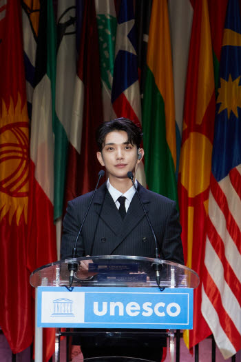 세븐틴 조슈아, 유네스코 본부 연설대 오른다…청년 친선대사 활동 일환