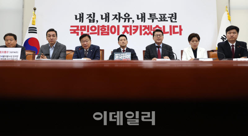 [포토]정점식, '공개 발언 자제 촉구...최고위는 의총 아니다'