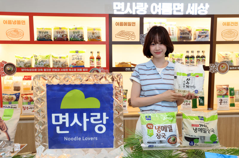 [포토]면사랑 제품 소개하는 장여빈
