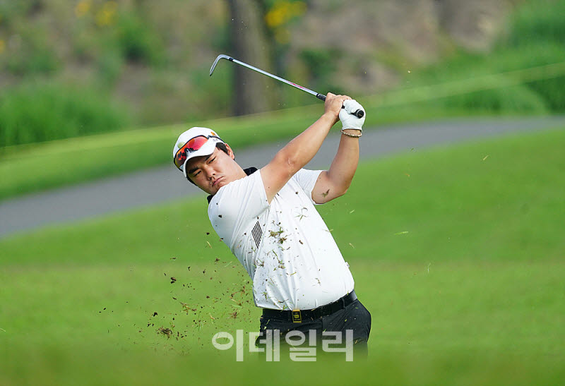 [포토] 정세윤, 러프를 벗어난다