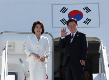 靑 “李대통령, 이달 23일 각국 외교사절·국제기구 대표와 만찬”
