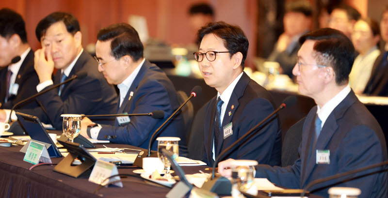 [포토]인사말하는 배경훈 부총리