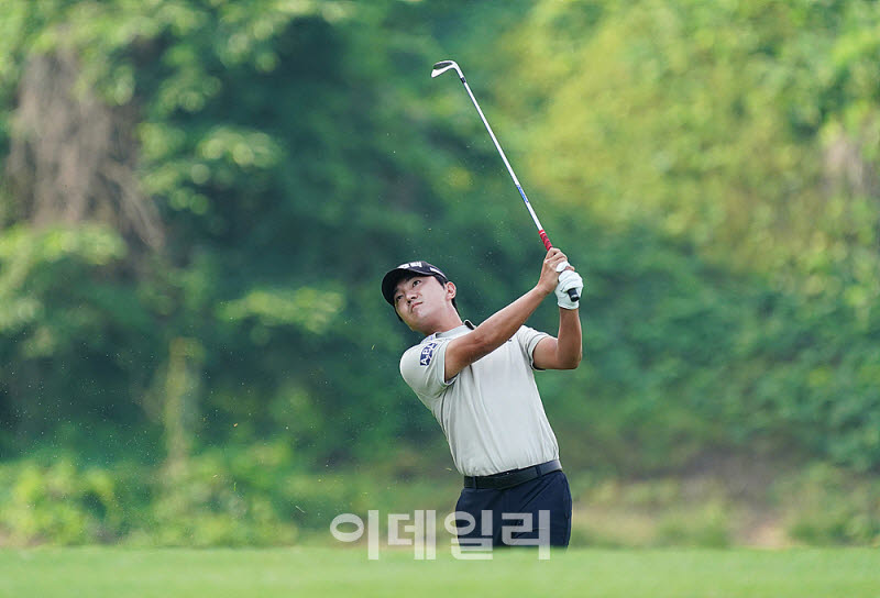 [포토] 옥태훈, 정교한 컨트롤로 보낸다