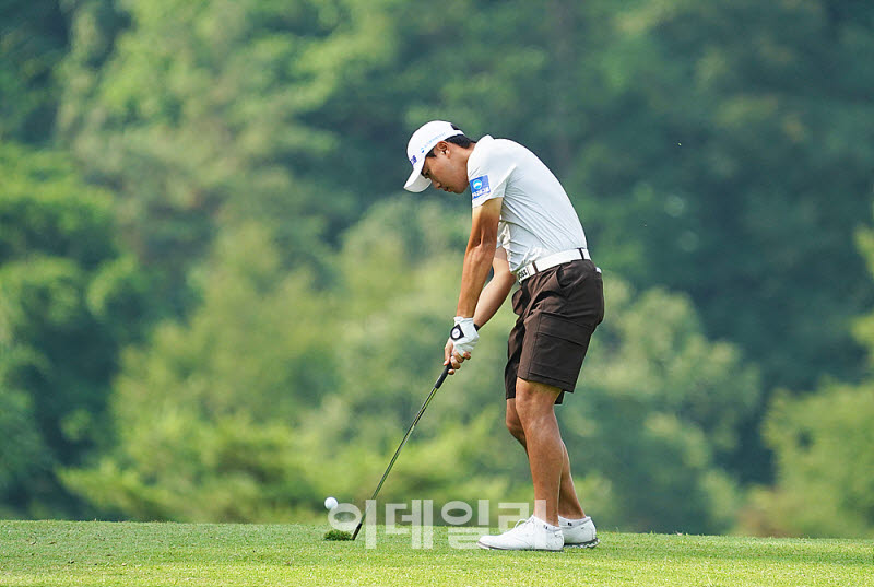 [포토] 조우영, 강한 타구를 날린다