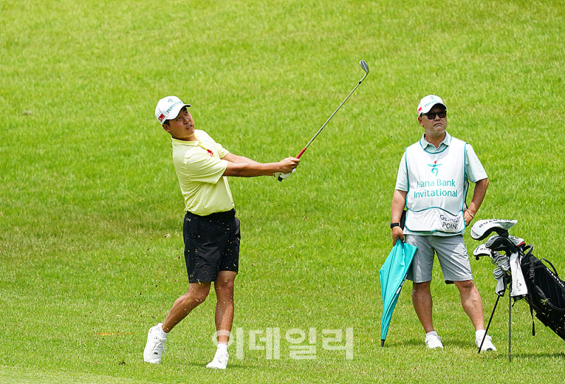 [포토] 타구 바라보는 이승민