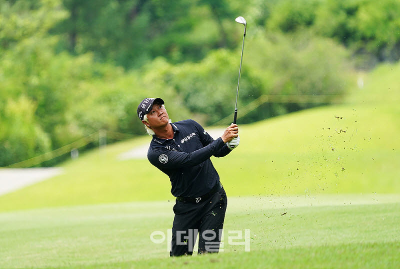 [포토] 타구 바라보는 허인회