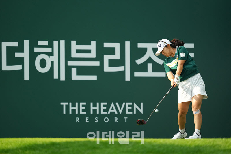 [포토]김수지,장타 임팩트