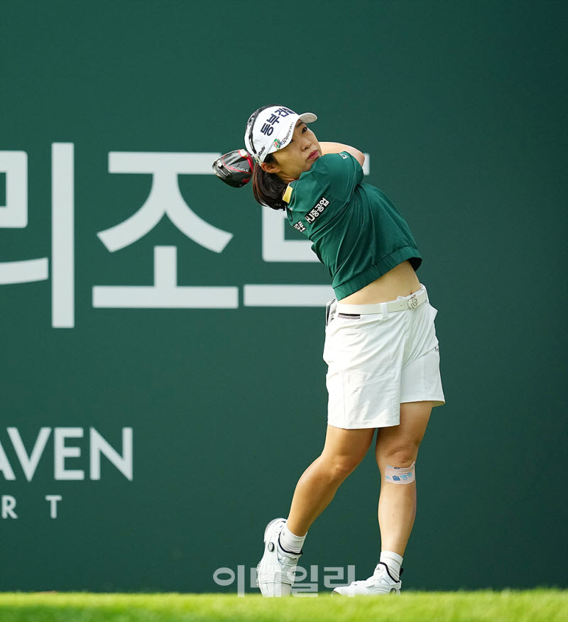 [포토]김수지,최대한 줄인다