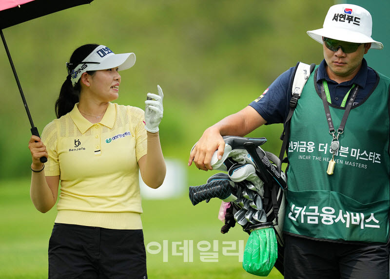 [포토]황민정 오빠 황강열,대화 하며 출발