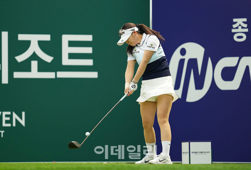 [포토]조아연,부드러운 티샷 임팩트