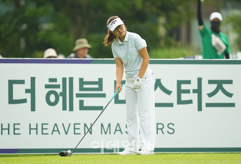 [포토]왕즈쉬엔,타깃 방향으로 선다