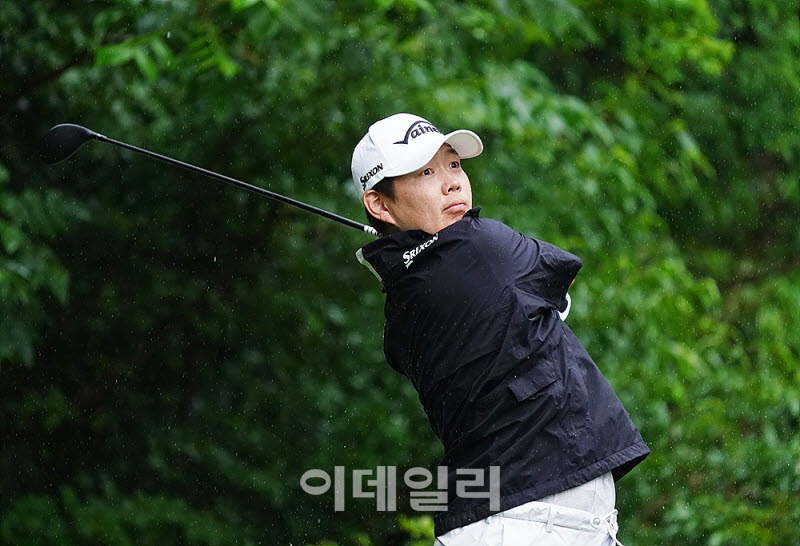 [포토] 김우현, 내리막 티샷을 날린다