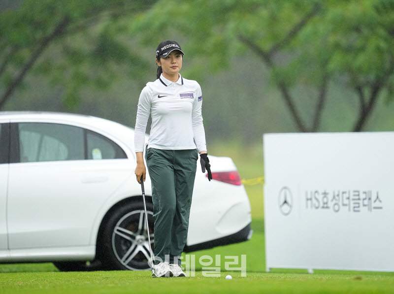 [포토]손예빈,홀인원을 바라본다