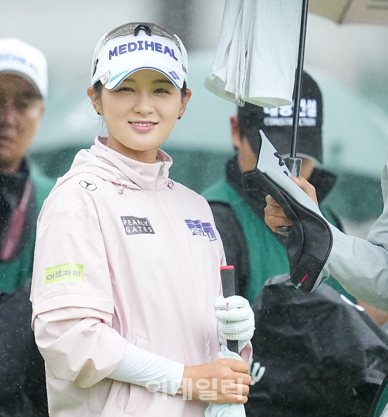 [포토]박현경,큐티풀 미소로 바라봐요