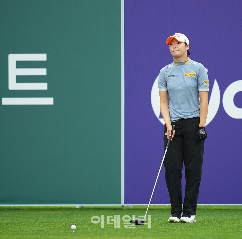 [포토]방신실,버디 후 신중히